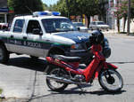 18/01/2008: UN LESIONADO AL CHOCAR UN REMIS Y UNA MOTO.  La moto en la que circulaba el joven lesionado. 