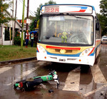 30/01/2008: COLECTIVOS DE MOTSA PROTAGONIZARON DOS ACCIDENTES.  El colectivo fue chocado por la moto que ingresaba en contramano al barrio. 
